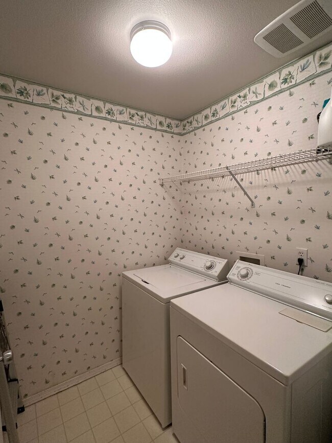 Building Photo - 2175 Hammond Ave