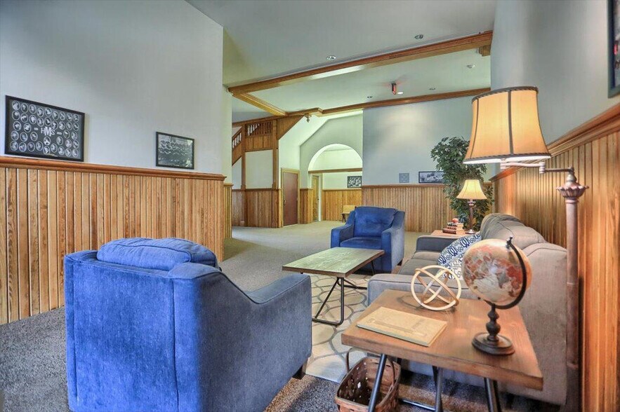 Lobby by Guest Parking - 133 W Locust St