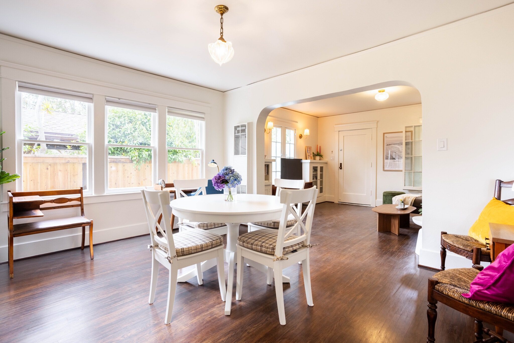 Main Room - 810 Crestmoore Pl