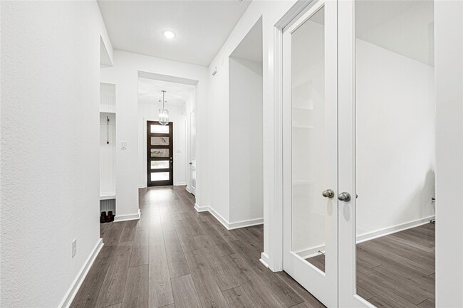 Building Photo - 12331 Palmetto Dr