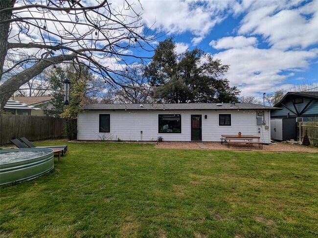 Building Photo - 1510 Glencrest Dr