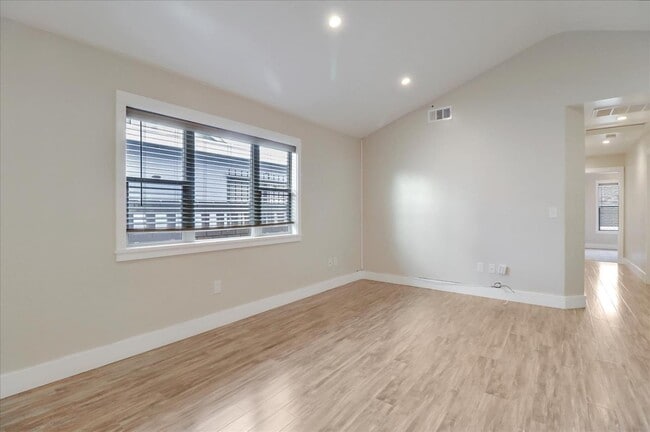 Building Photo - 683 Harbour Way