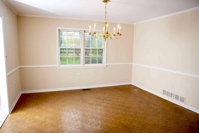 Building Photo - 15 Van Wyck Dr