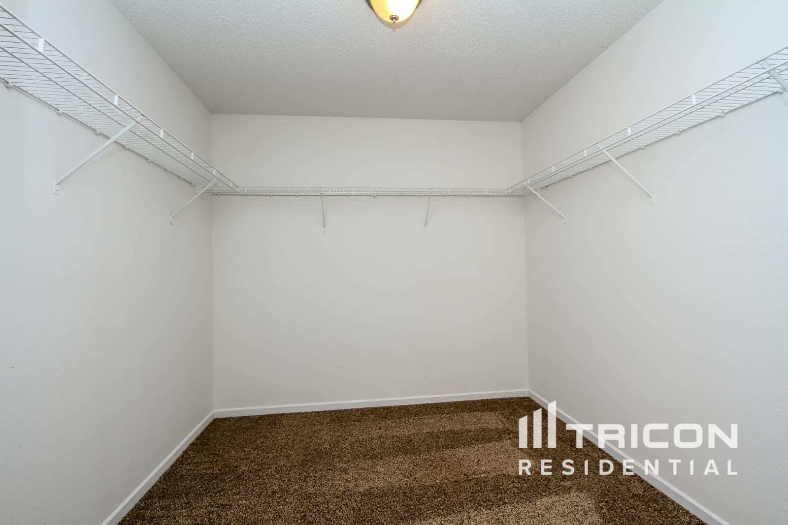 Building Photo - 10770 Parker Dr