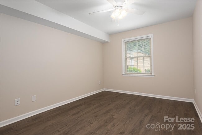 Building Photo - 4739 Hedgemore Dr