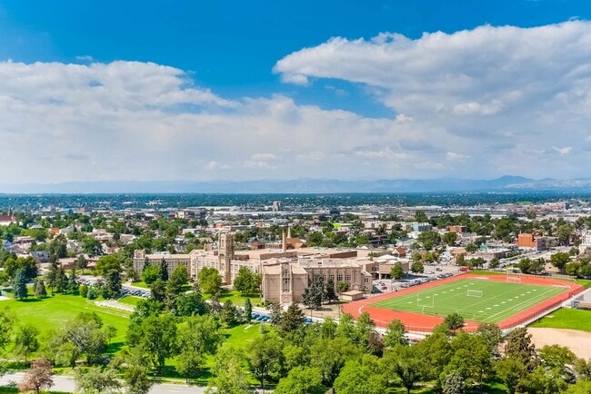 Building Photo - 300 W 11th Ave