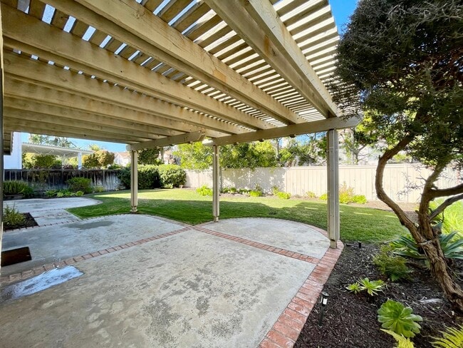 Building Photo - Single Level in Shadowridge w/ A/C!