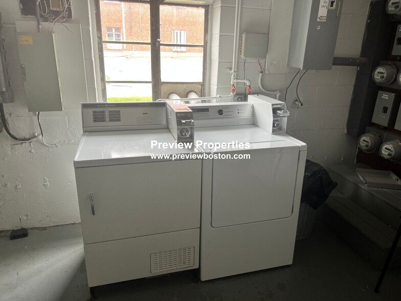 Building Photo - 38 Carey Ave