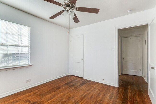 Building Photo - 616-618 Porter St