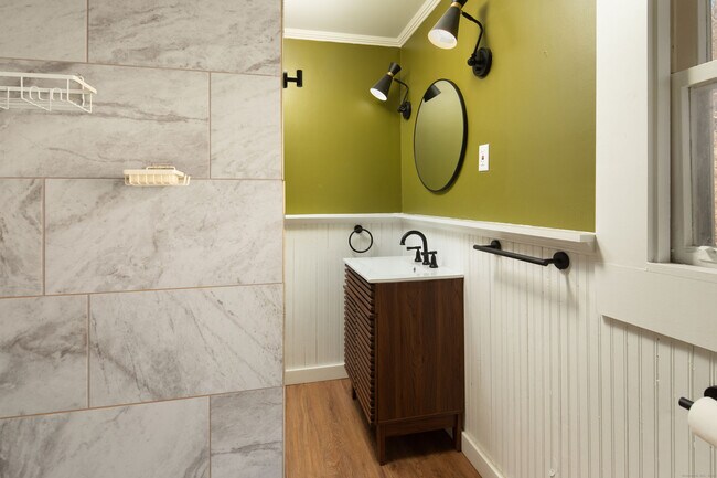 Building Photo - 362 Lime Rock Rd