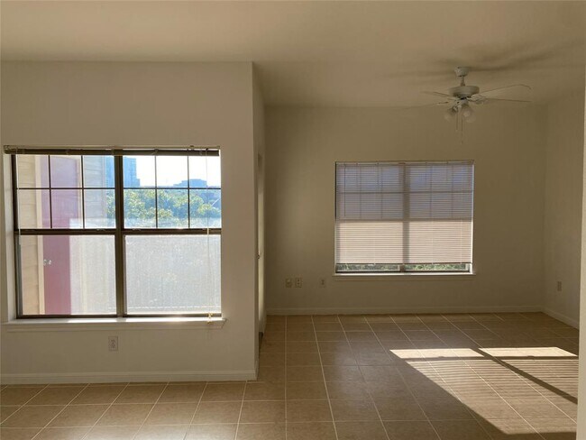 Building Photo - 2320 Gracy Farms Ln