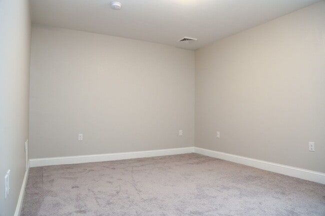 Building Photo - Newly Built 6br/3ba- Steps away from PC!