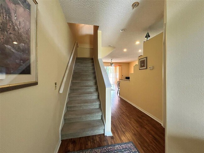Building Photo - 245 Hemingway Dr