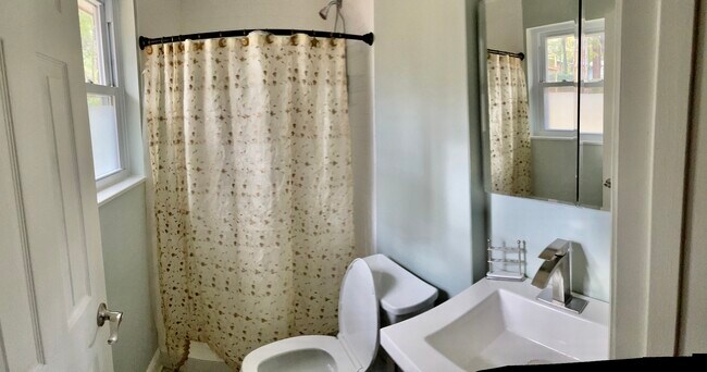 Master Bathroom - 1803 Salmon Dr