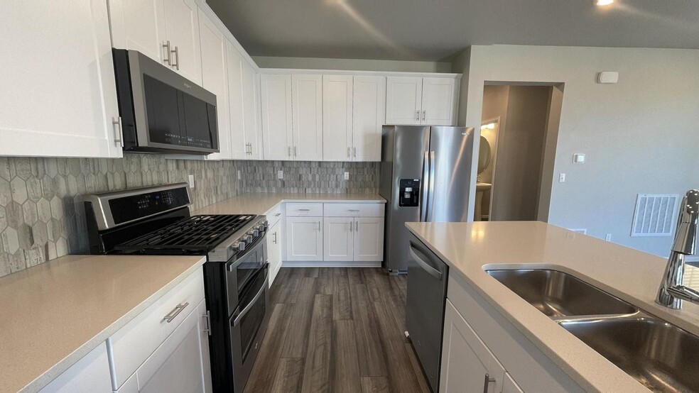 Building Photo - Stylish Henderson duplex near Barr Lake State Park