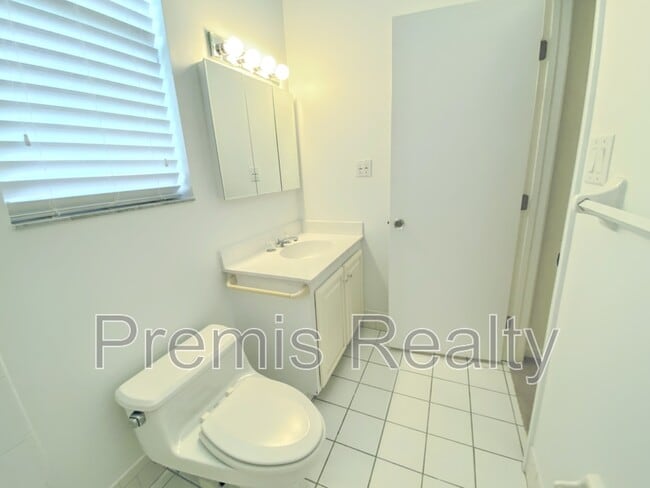 Building Photo - 642 Weathersfield Dr