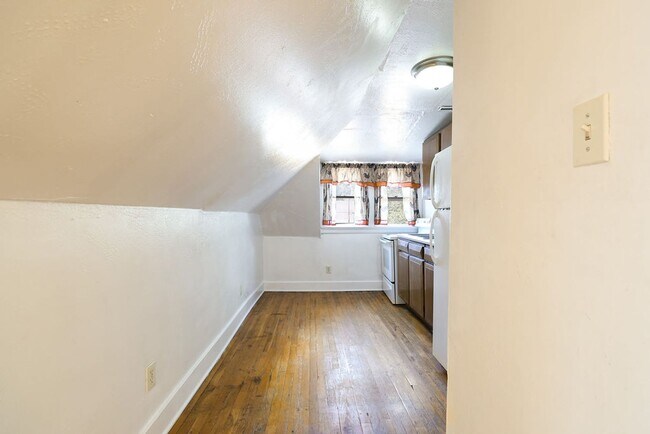 Building Photo - 605 Mathews St