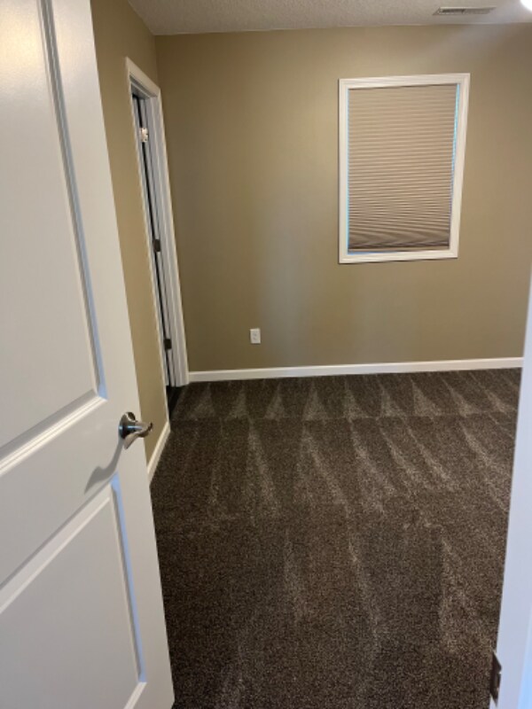 Building Photo - 118 W Cedar Ln