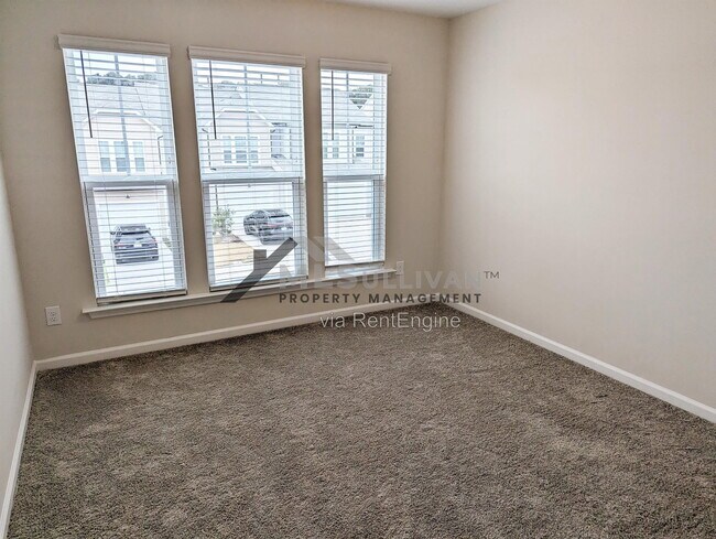 Building Photo - 1527 Smoky Mountains St