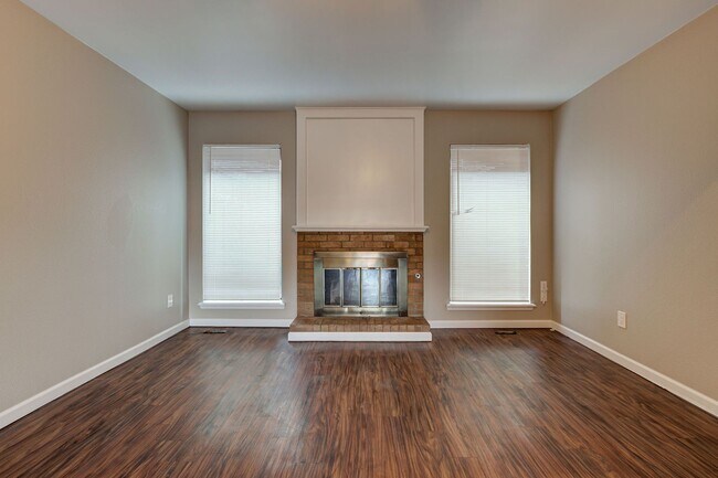 Building Photo - * * * $250 Move-in Special * * * Charming 2-Bedroom / 2-Bathroom Retreat! * * * $250 Move-in Spec...