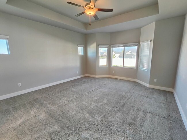 Building Photo - Spacious 6 Bed, 3.5 Bath Home in Clinton, UT