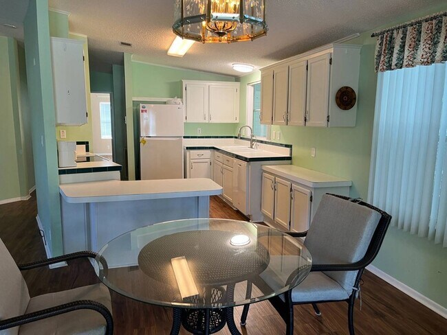 Building Photo - 5870 SW 59th St