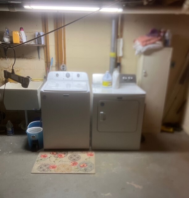 Building Photo - 56 Tree Brook Dr