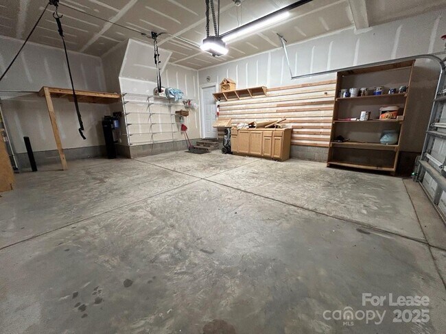 Building Photo - 1004 Whipcord Dr