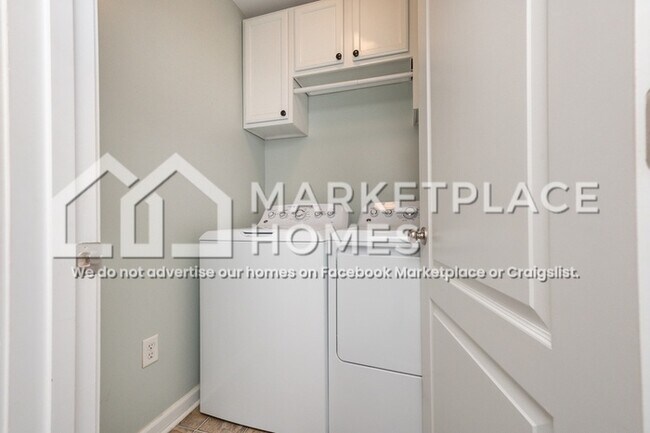 Building Photo - 102 Berwick Ct