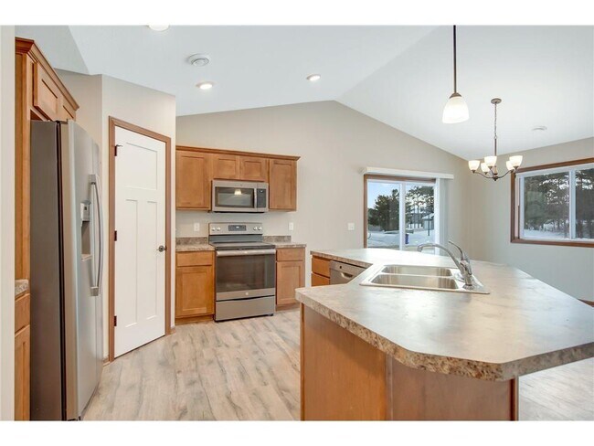 Building Photo - 463 Martin Way