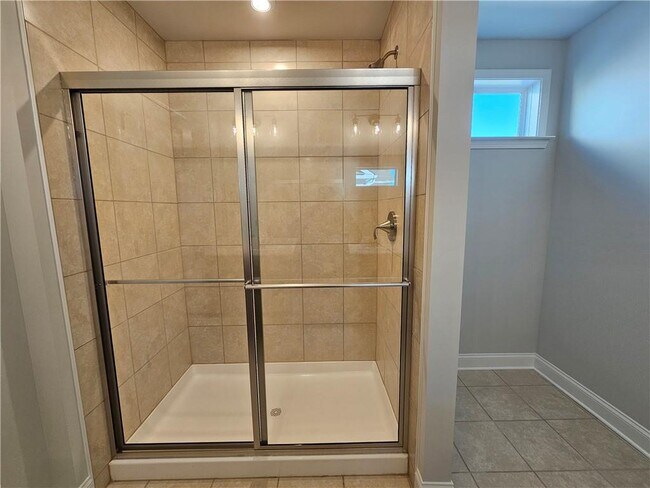 Building Photo - 5030 Sierra Creek Dr NE