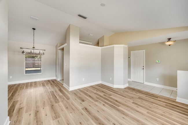 Building Photo - Desirable Parkway Meadows!