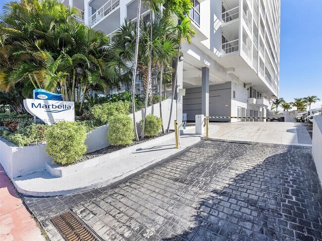 Building Photo - 9341 Collins Ave