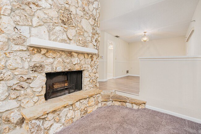 Building Photo - Renovated 3/2 Home in Daytona Beach