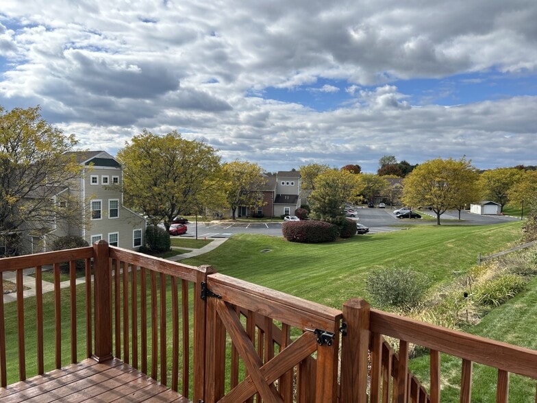Building Photo - 45 Spring Hill Ln