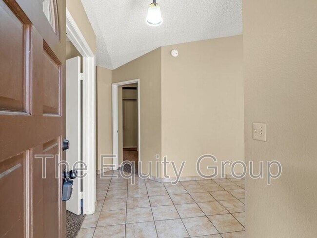 Building Photo - 1730 E Babcock Ave