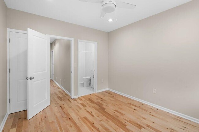 Building Photo - 118 N Curley St