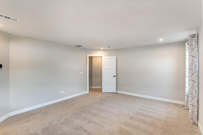 Building Photo - 4003 Bluebell Ln