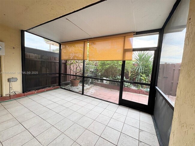 Building Photo - 6568 SW 41st Pl