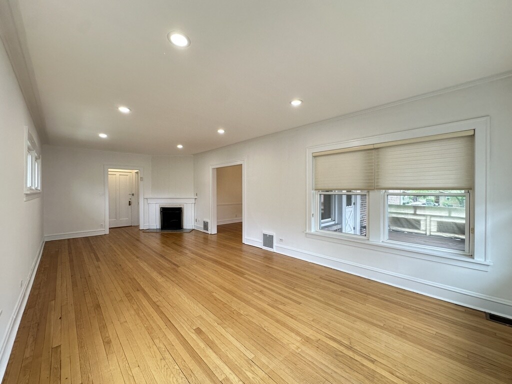Building Photo - 2611 W Walnut St