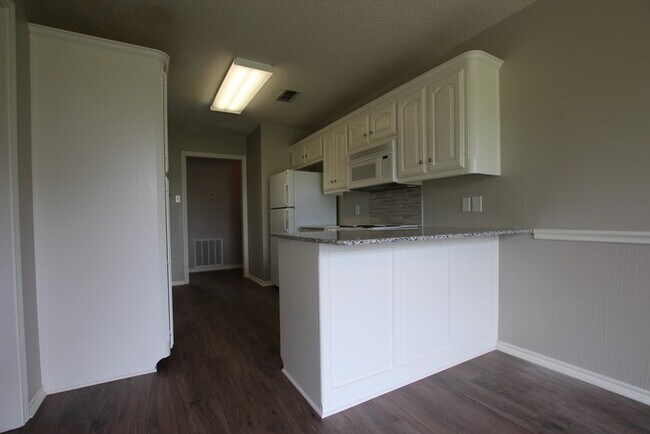 Building Photo - Available Now! 3 Bed 2 Bath Rental in Bullard ISD!