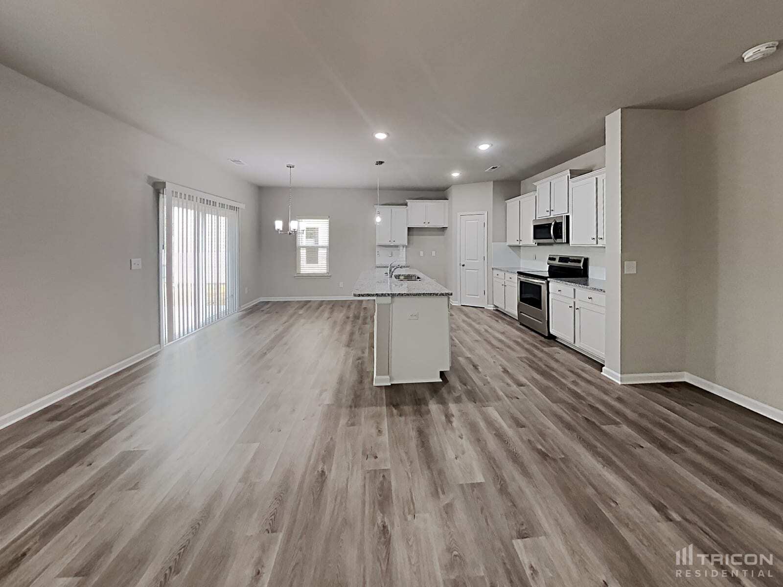 Building Photo - 221 Spring Knoll Dr