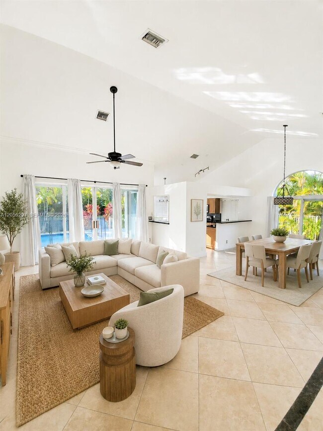 Building Photo - 569 Spinnaker
