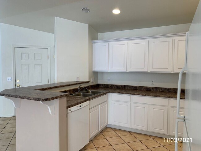 Building Photo - 4964 E Catalina Ct