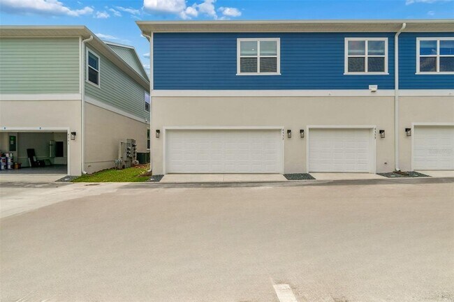 Building Photo - 4357 Roush Ave