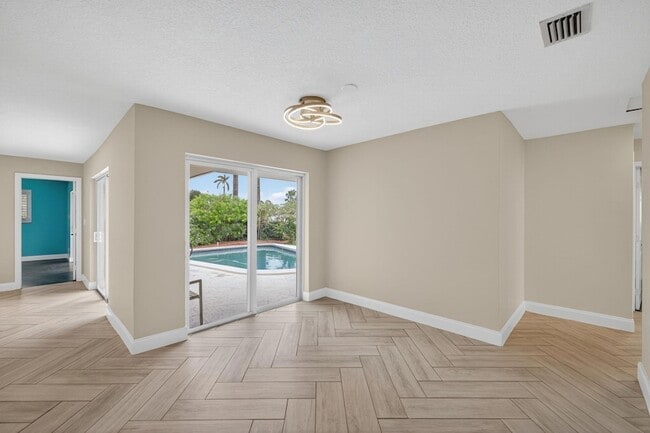 Building Photo - 1460 NE 57th Ct