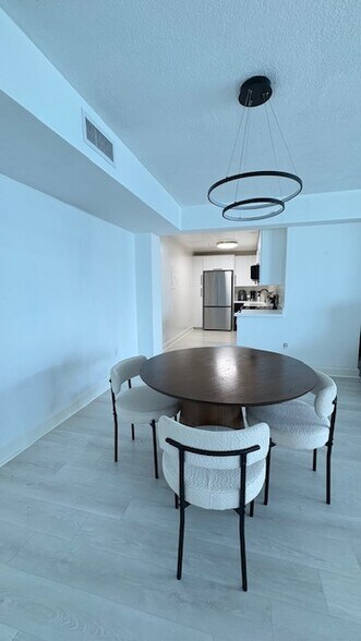 Building Photo - 7501 E Treasure Dr