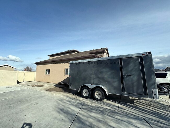 Building Photo - Beautiful Home available with Short Term L...
