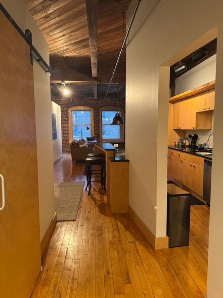 Building Photo - 105 S 9th St