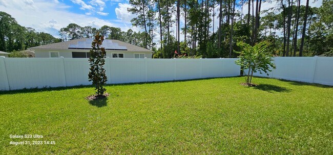 Building Photo - New 3/2/2.5 Home with Upgrades
